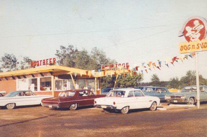 Dog n Suds (DogNSuds, Dog-N-Suds) - Old Post Card Of Montague Location (newer photo)